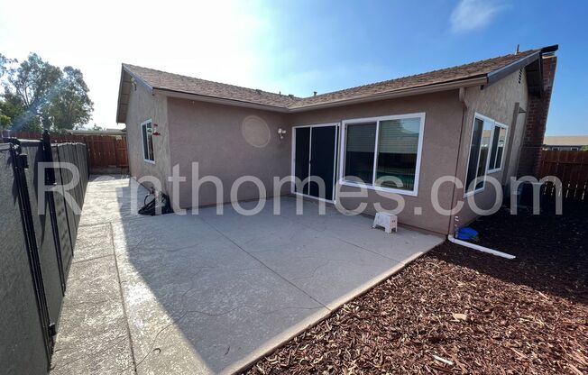 3 beds, 2 baths, $3,895