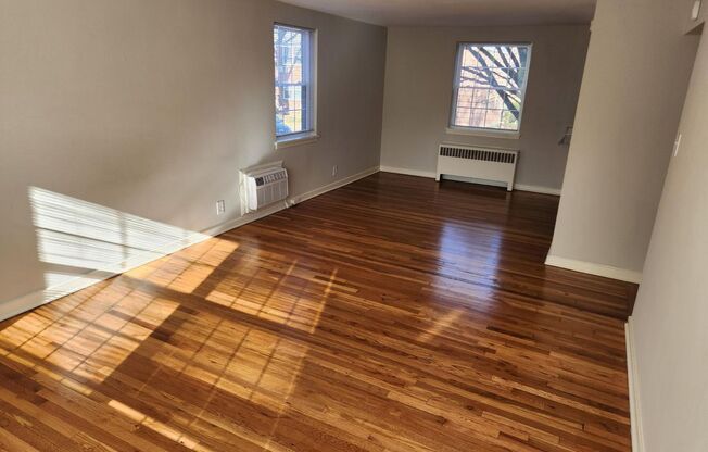 2 beds, 1 bath, 897 sqft, $2,275, Unit F-05