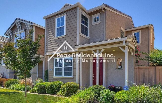 Updated 3 bd/3 ba House in Rancho Cordova with 2 Car Garage!