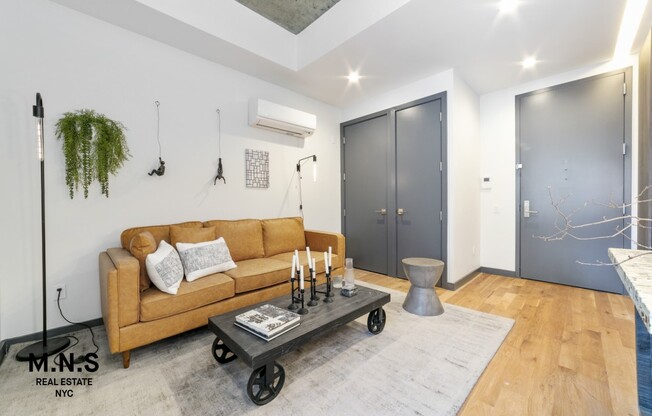 2 beds, 1 bath, $2,724, Unit J4