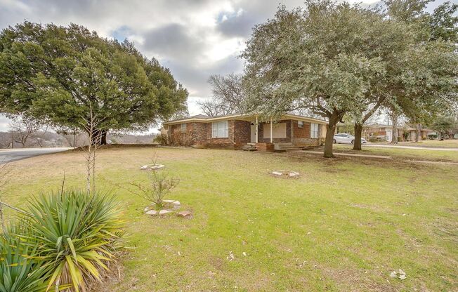 Spacious Updated 3 Bedroom, 2 Bath in heart of South Hills- 76133