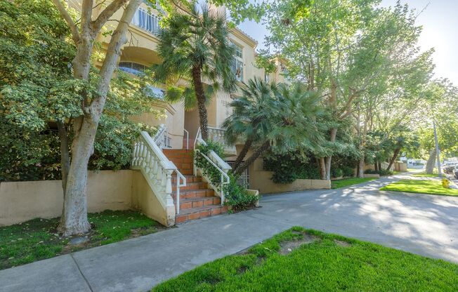 Beautiful 2BD 2.5BA unit in LA Maida Villas Community