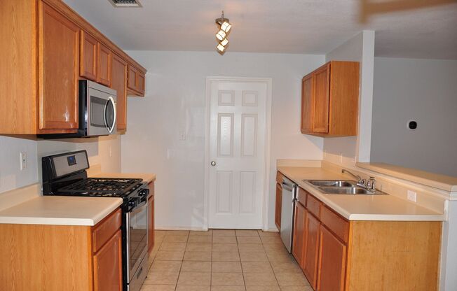 4 Bedroom 2.5 Bath in Block House Creek