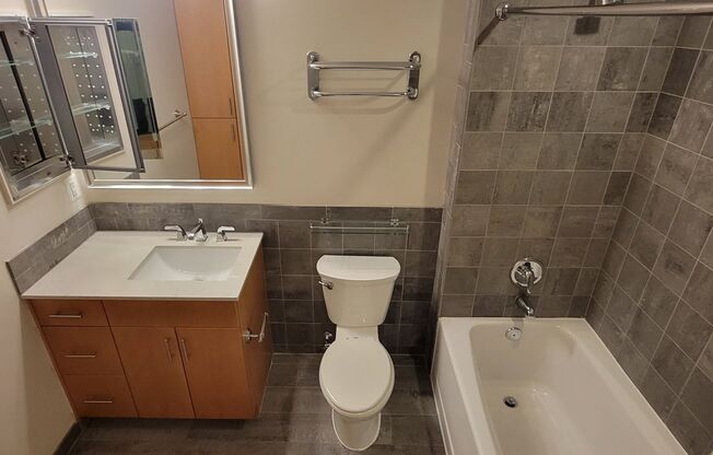 1 bed, 1 bath, $2,400, Unit 206