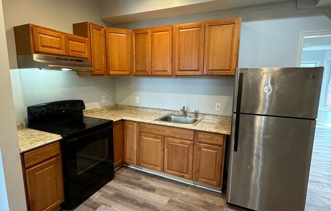 2 beds, 1 bath, $1,595, Unit Unit 41B