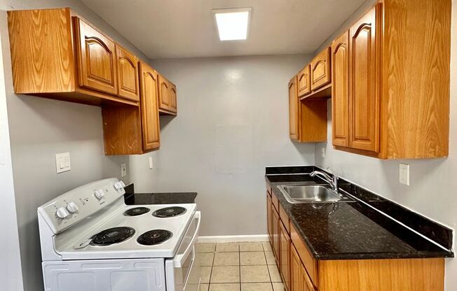 2 beds, 1 bath, 700 sqft, $2,000, Unit 204