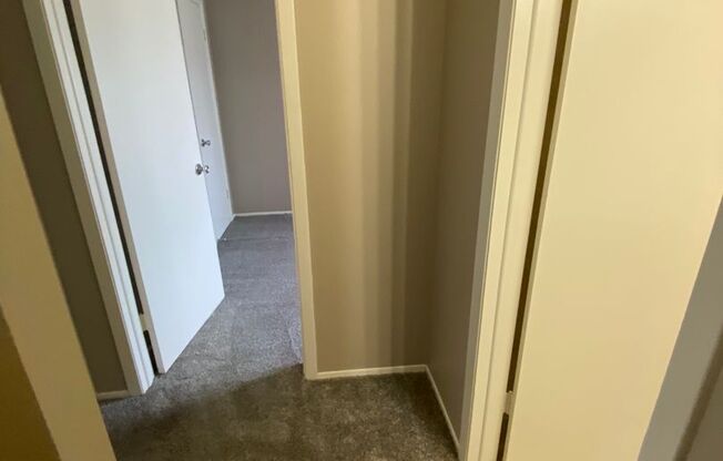 2 beds, 1 bath, 869 sqft, $1,139, Unit 2944B