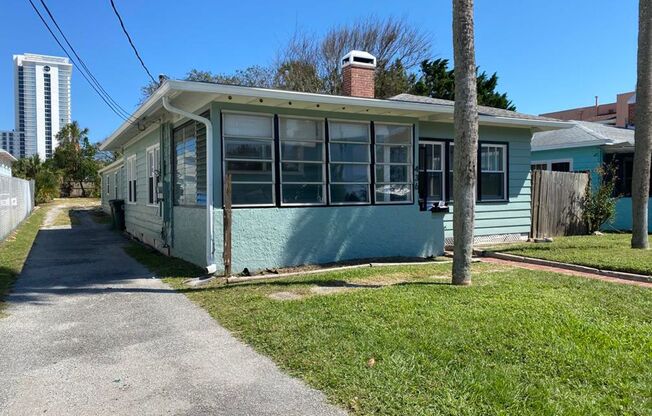 Adorable Beachside Bungalow!