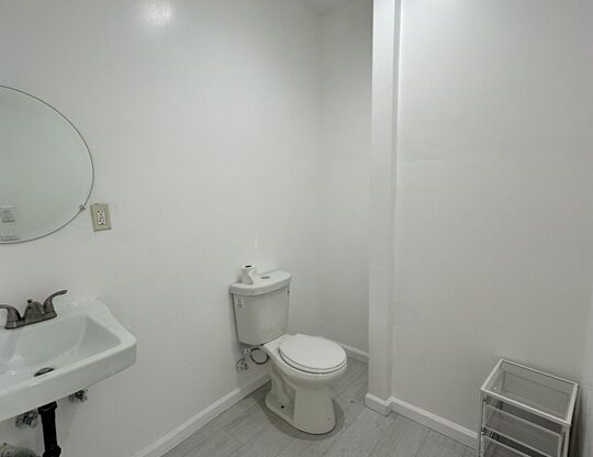 Studio, 1 bath, 300 sqft, $2,025, Unit 8