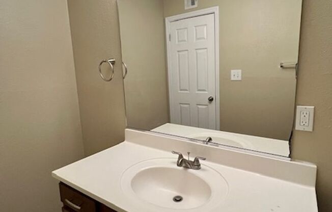 1 bed, 1 bath, 665 sqft, $925, Unit 76