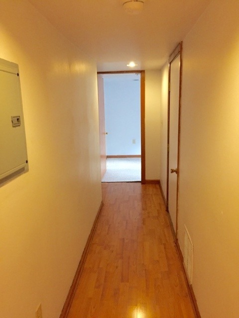 2 beds, 1 bath, $1,195, Unit 7