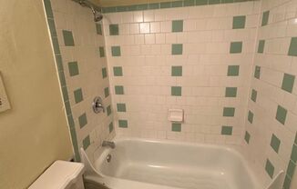 2 beds, 1 bath, 689 sqft, $1,325, Unit 102B