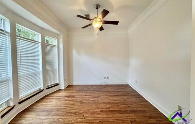 1127 Alderly Lane