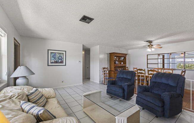 704 JUNIPER DR