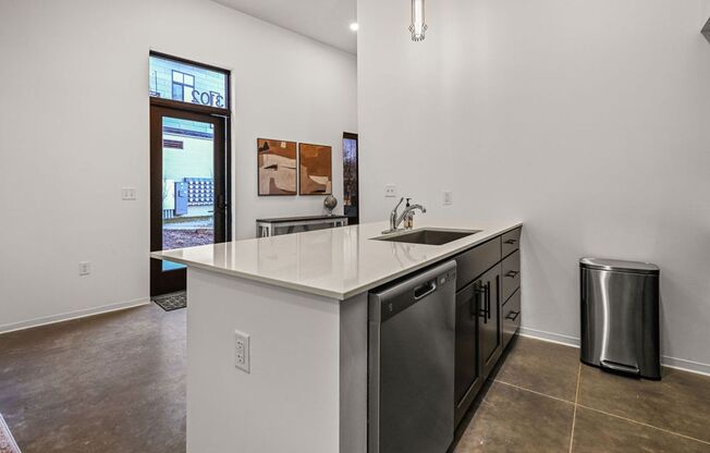 1 bed, 1 bath, 677 sqft, $1,395, Unit 3323