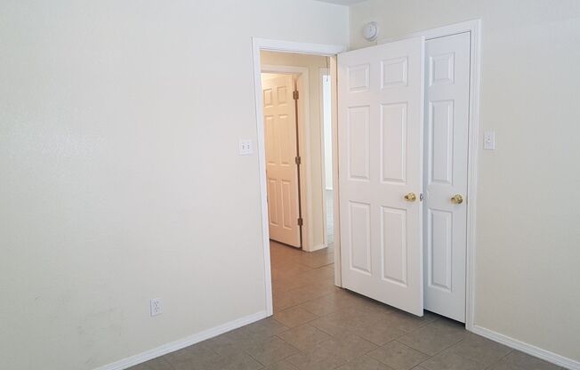 3 beds, 2 baths, $1,380