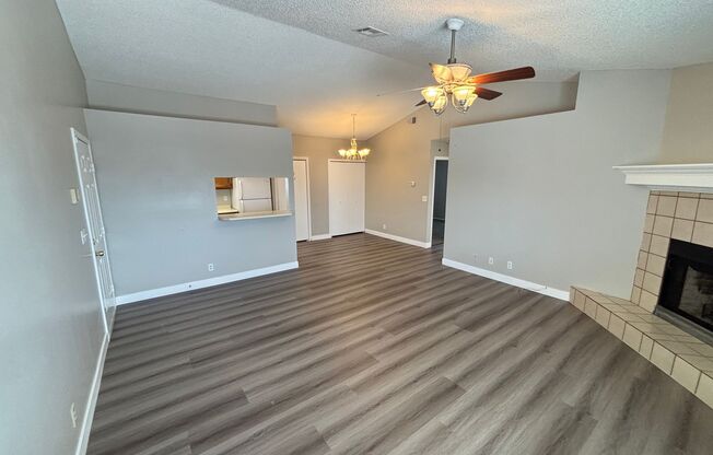 Charming 2Bed/1Bath 2nd Floor Condo located in Duck Creek Village