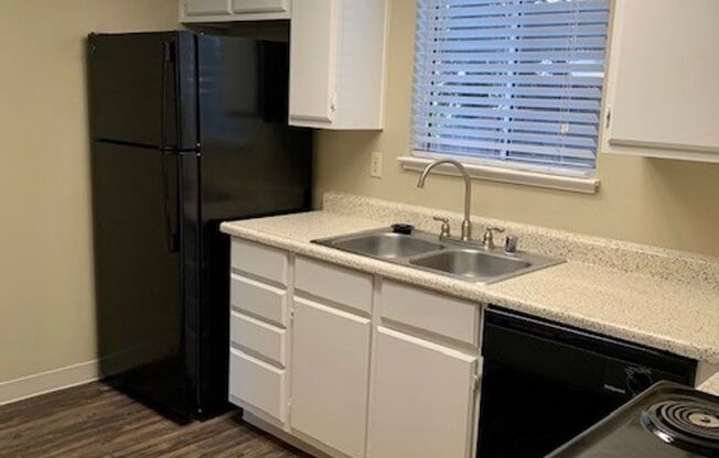 805-Oak Creek Village Apartments