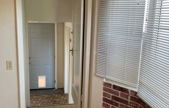 4 beds, 1 bath, $4,350