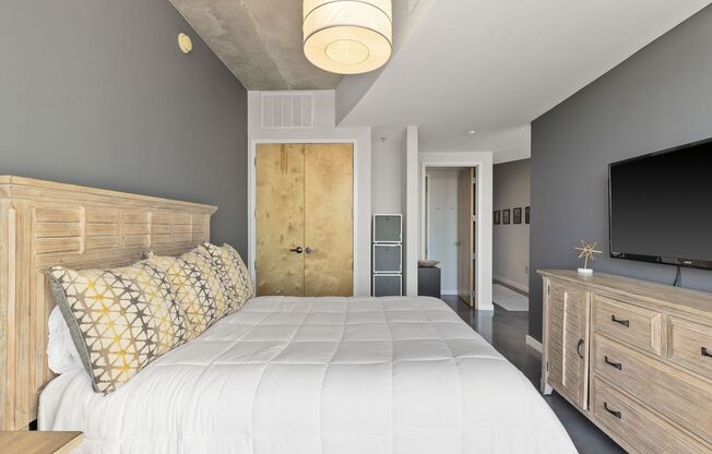 1 bed, 1 bath, $2,295, Unit Unit 1816