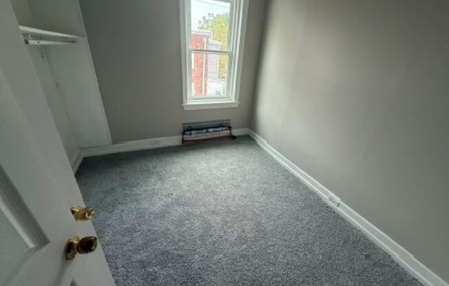 2 beds, 1 bath, 1,200 sqft, $1,400, Unit 2nd Fl