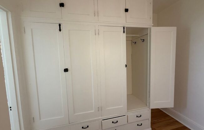 Studio, 1 bath, 320 sqft, $1,149, Unit 05