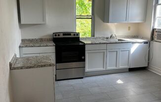 3 beds, 1 bath, $1,650, Unit Apt. 3