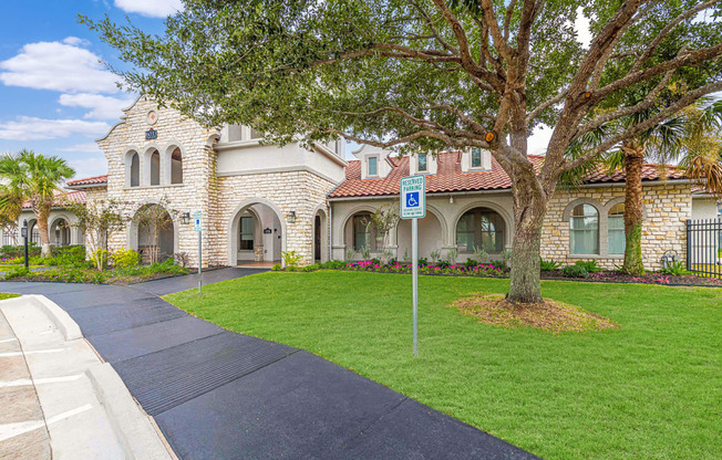 Lush Green landscape at Mission at Baytown, Baytown