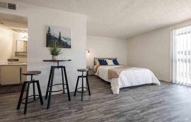 Studio, 1 bath, 410 sqft, $994, Unit 303
