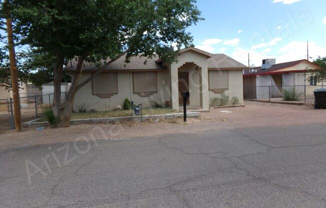 ADORABLE 2 BEDROOM 1 BATHROOM HOME