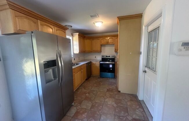 3 beds, 2 baths, $1,600