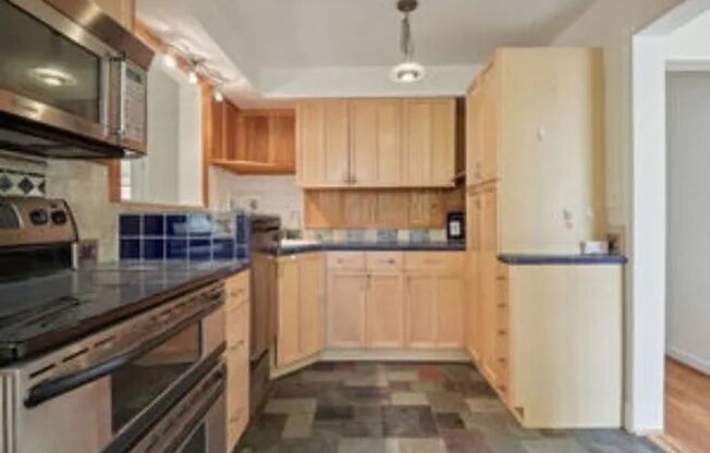 3 beds, 2.5 baths, $3,550