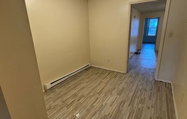 2 beds, 1 bath, $1,350, Unit Unit 1