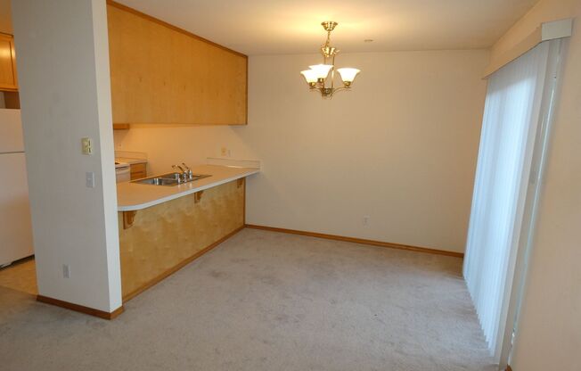 2 beds, 1 bath, $1,500, Unit Unit 12