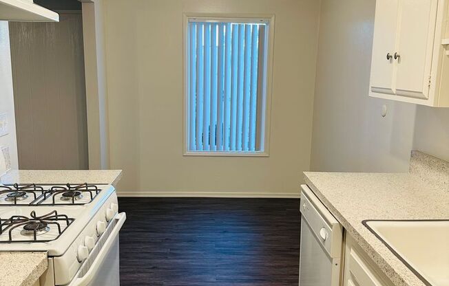 1 bed, 1 bath, 698 sqft, $2,050, Unit 36