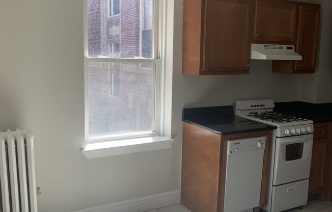 2 beds, 1 bath, , $3,400, Unit 16