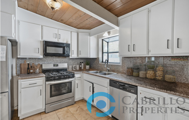 Gorgeous 5bd/3ba house walking distance to SDSU w/ Pool