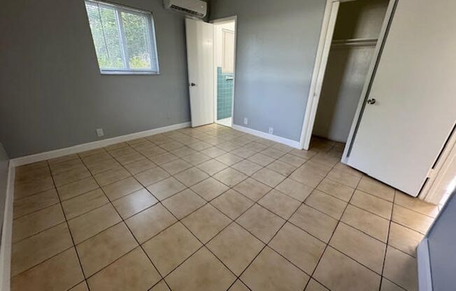 1273 NE 39 St Oakland Park, FL 33334
