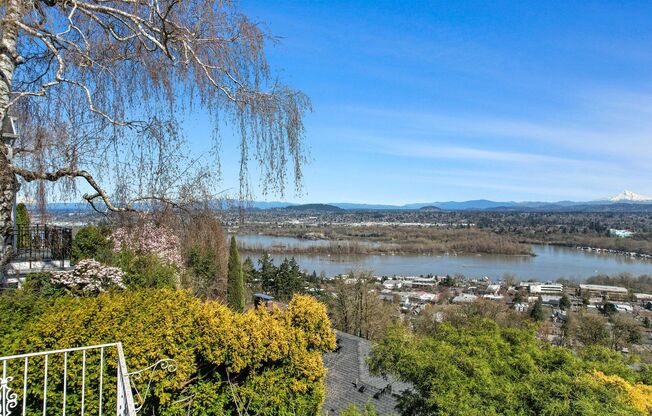 Charming 3 Bedroom 2 Bath home in the Hillsdale Neighborhood of SW Portland
