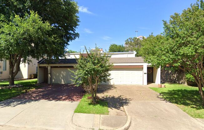 Bright 2-2.5-2 Duplex with Private Courtyard in Dallas!