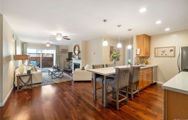 >> Do Not Miss This << 2bd 2ba condo in the heart of Culver City