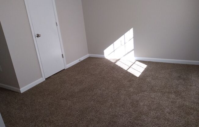 3 beds, 1.5 baths, $1,450, Unit UNIT # 107