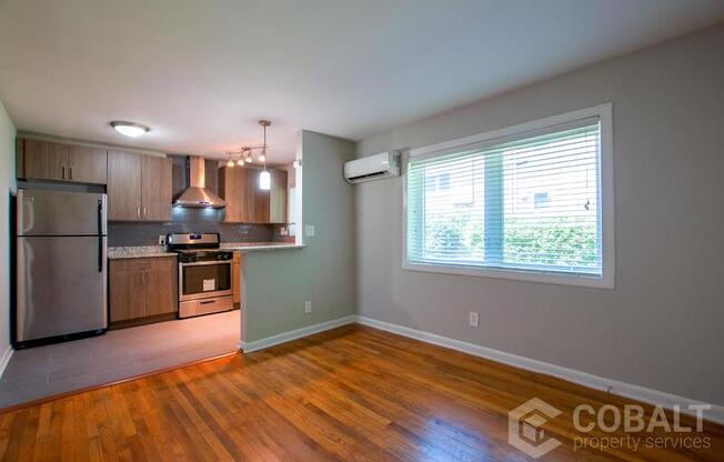 955 GREENWOOD AVE NE