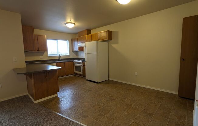 2 beds, 2 baths, 994 sqft, $1,200, Unit E106