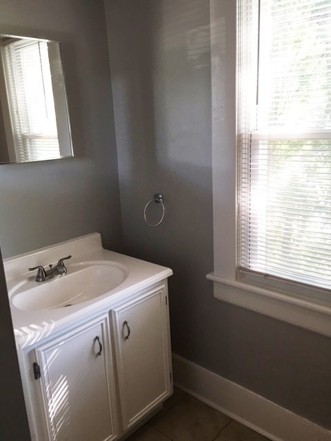 2 beds, 1 bath, 727 sqft, $1,195, Unit Unit B