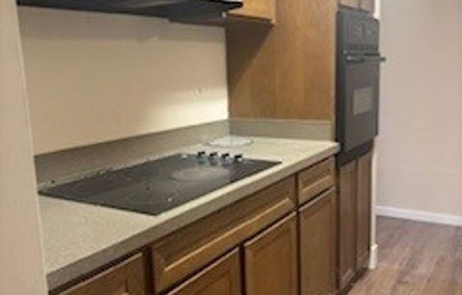 2 beds, 2 baths, 883 sqft, $1,675, Unit 213