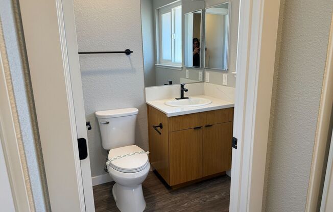 2 beds, 2 baths, 910 sqft, $2,750, Unit 1H