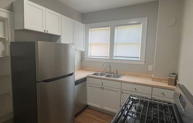 3 beds, 1 bath, 1,500 sqft, $1,950