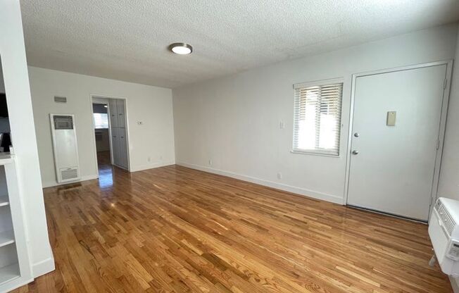 2 beds, 1 bath, 850 sqft, $3,075, Unit 105#12