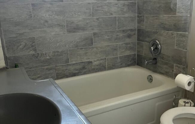 2 bed/1 bath house